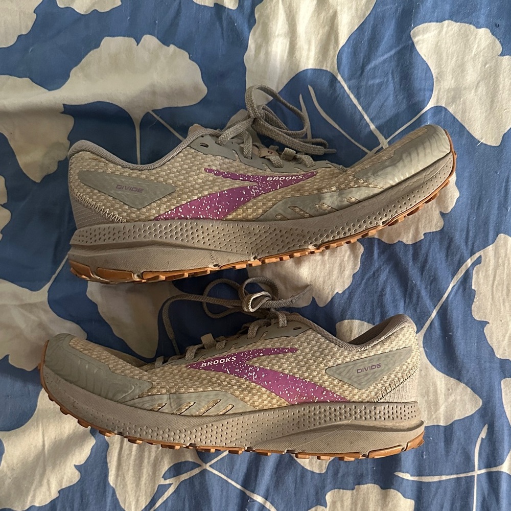 Brooks Women's Athletic Shoes in Gray and Purple